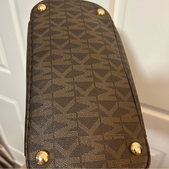 Michael Kors Jet Set Travel East West Signature Brown Tote Bag - Picture 9 of 10